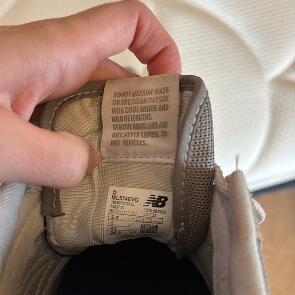 New Balance 574 - Picture 2 of 5